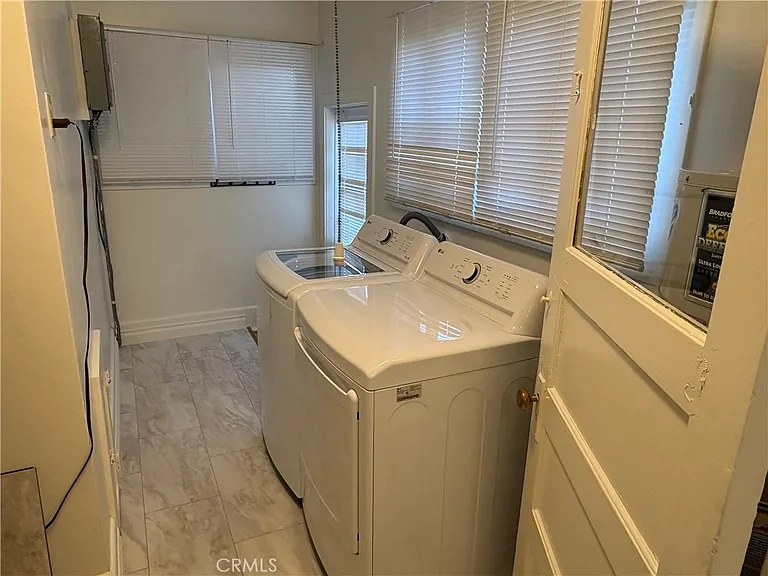 894 S Los Robles Ave — Photo 11