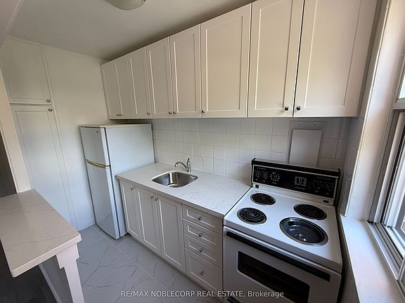 4th image of 1315 Bayview Ave #206