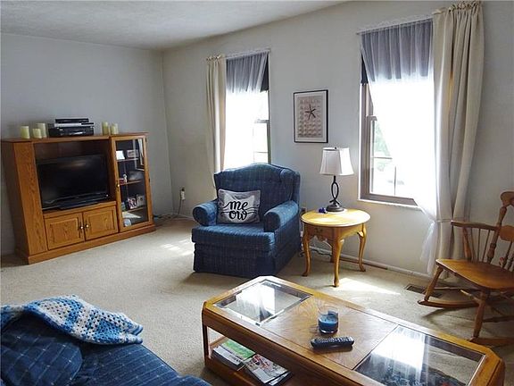 3rd image of 403 Kendall Ln