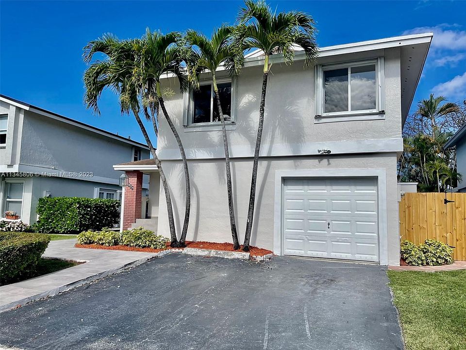 1st image of 922 NW 106th Avenue Cir