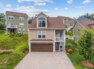 72 Tanager Cir, Pelham, NH 03076