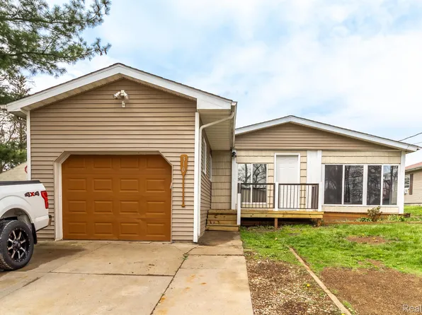 310 Indian Trl, Columbiaville, MI 48421