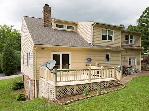 3rd image of 1172 Portland Dr