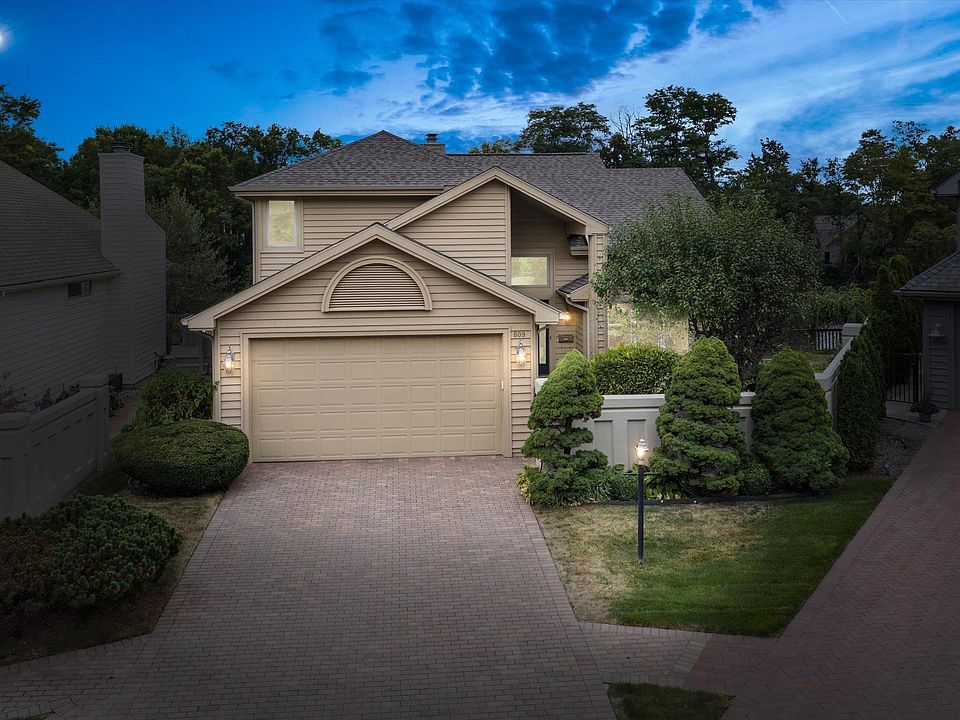 1st image of 809 Bittersweet Cove Dr