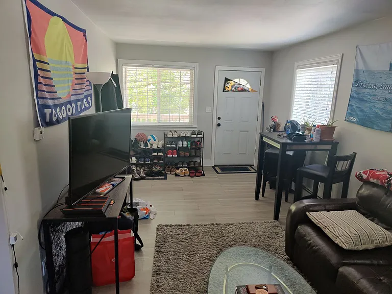 2401 Walnut St #4 — Photo 3