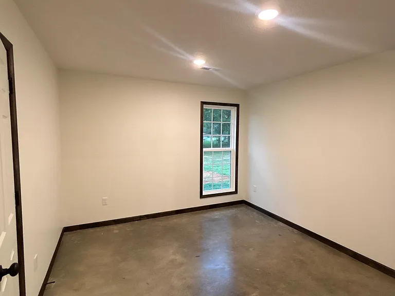 1581 White Plains Rd #B — Photo 8