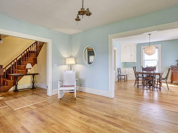 5th image of 8 Pleasant Street