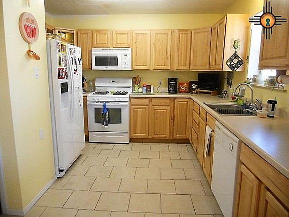 3rd image of 913 Palo Verde Dr #T