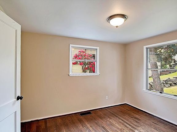 Spacious bedrooms on main