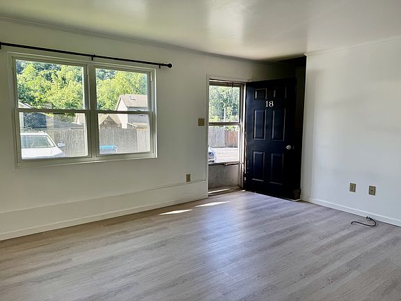 4th image of 6820 Linville Dr #18-1