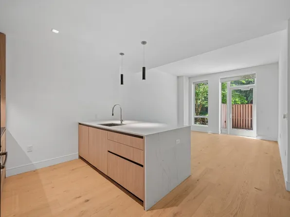 312 W 43rd St, New York, NY