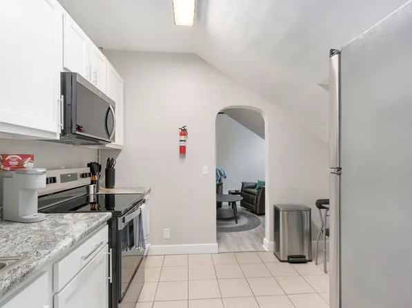 728 W Lovell St APT 4, Kalamazoo, MI 49007