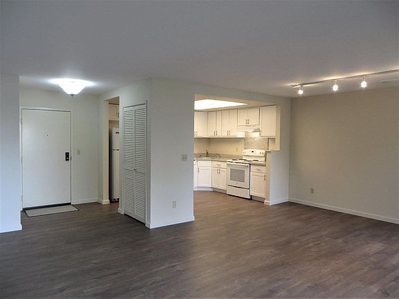 4th image of 780 Sea Spray Ln APT 201