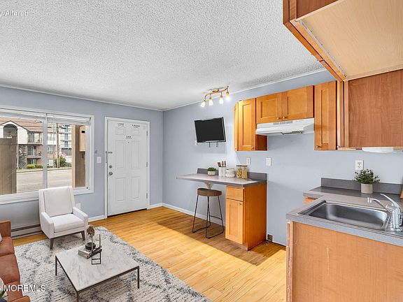 3rd image of 45 Sampson Avenue #4