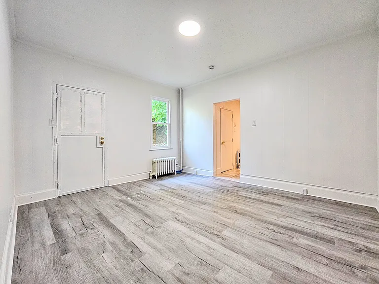 29 Drummond St #3 — Photo 14