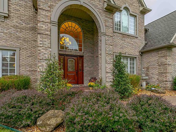 2nd image of 6655 Hillsgate Ct