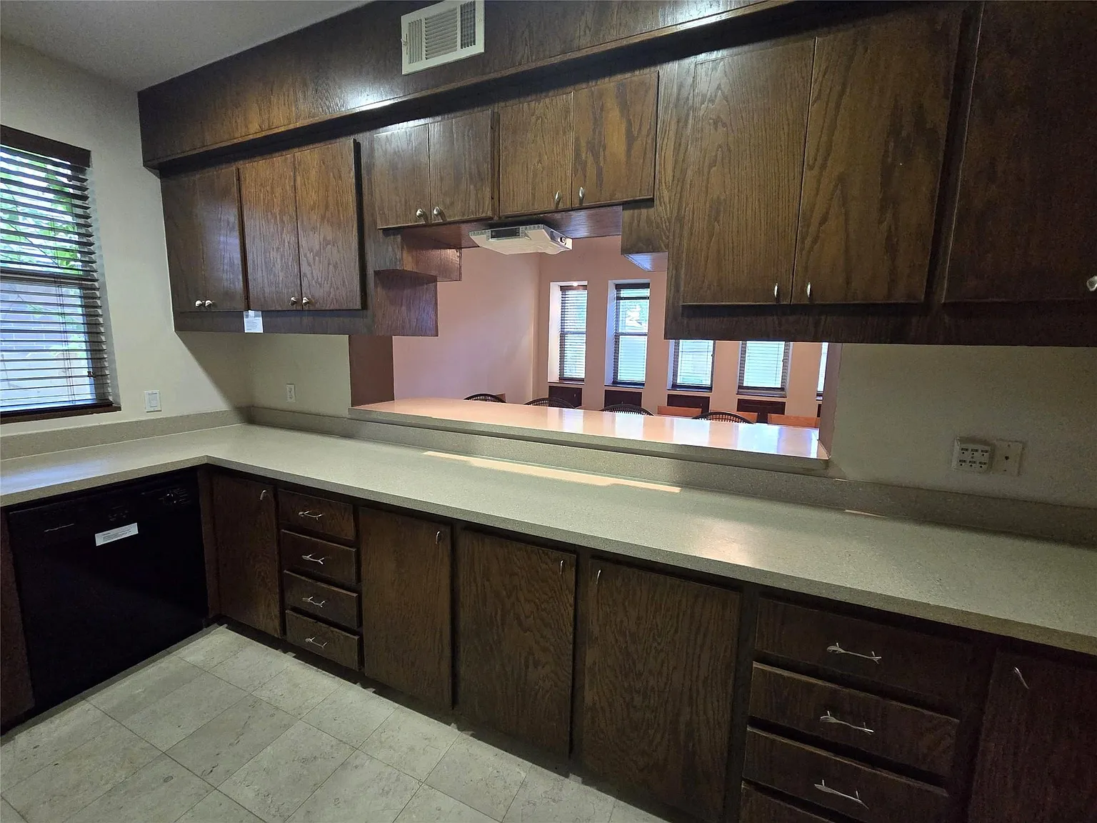 5 bed, 5.0 bath, 4425 sqft, $3,250 — Photo 4