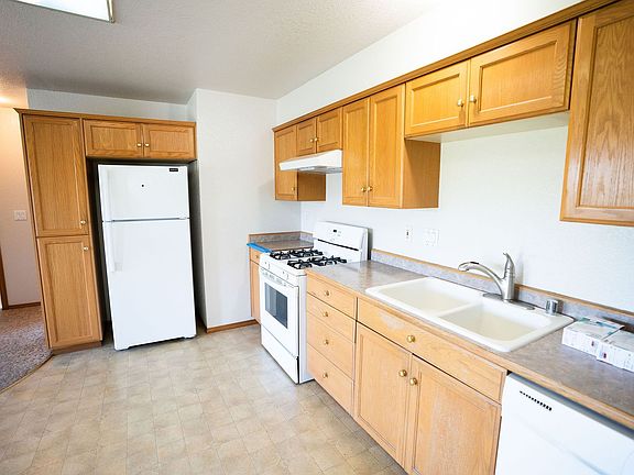 5th image of 3651 E St