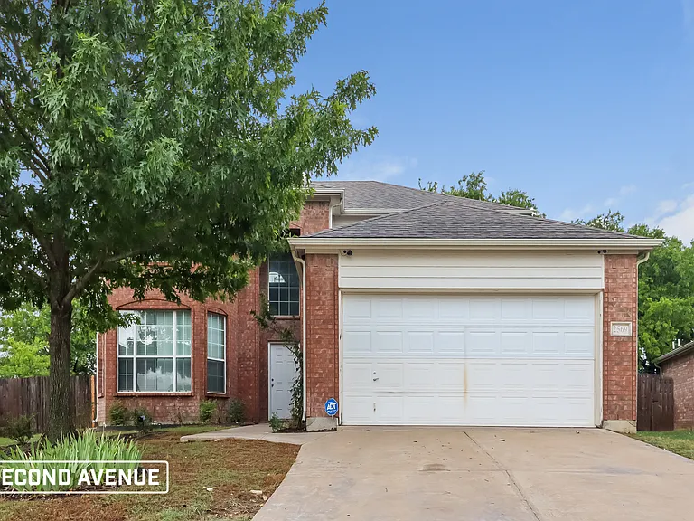 2569 Prospect Hill Dr — Photo 1