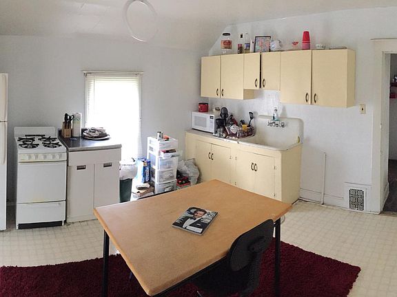 3rd image of 2504 Olive St APT 3