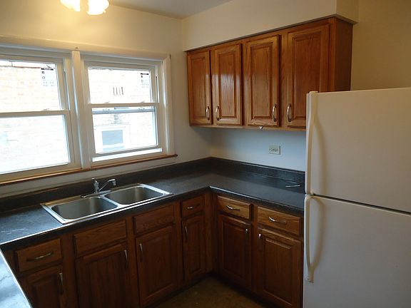 2nd image of 4936 Greenwood St APT 3W