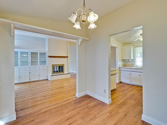 4th image of 3151 Atherton Dr
