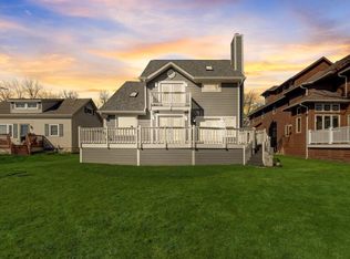 558 Kopmeier Dr, Pewaukee, WI
