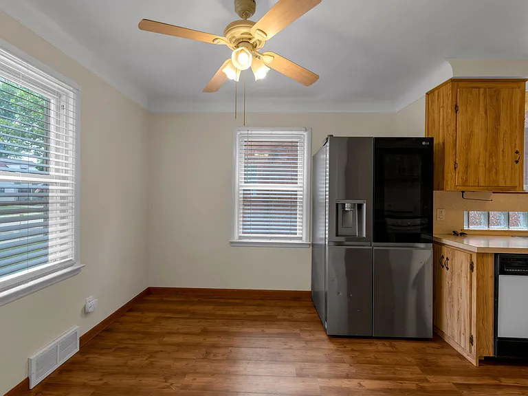 3020 Syracuse St — Photo 9