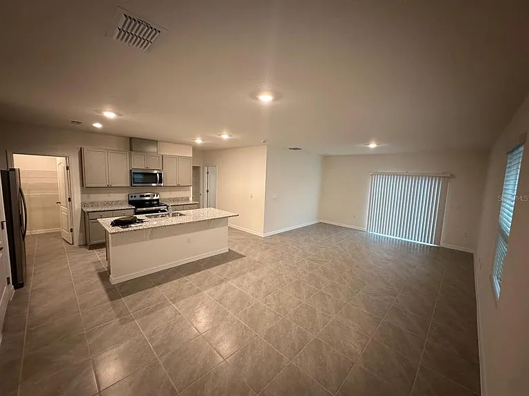 687 Park Place Blvd — Photo 5