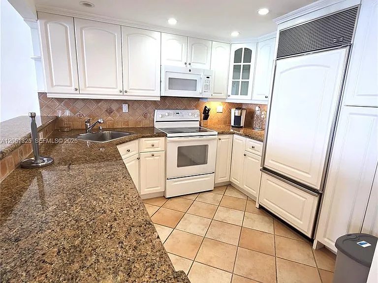 2625 Collins Ave #1506 — Photo 1