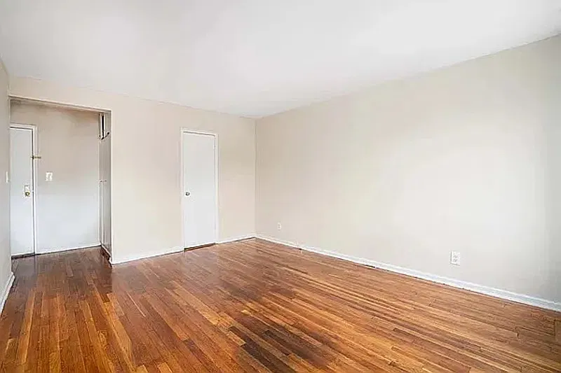 2 bed, 1.0 bath, $1,900 — Photo 2