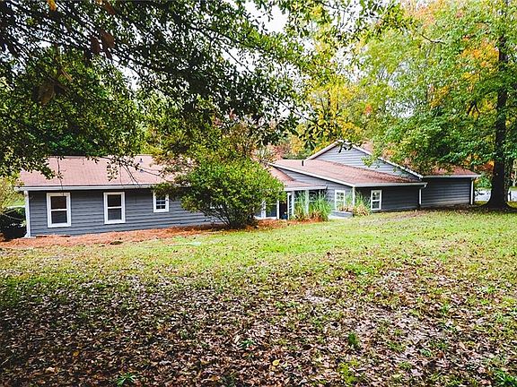5th image of 965 Saint Charles Ct