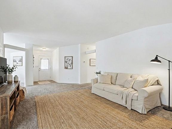 3rd image of 6399 Lakeview Dr
