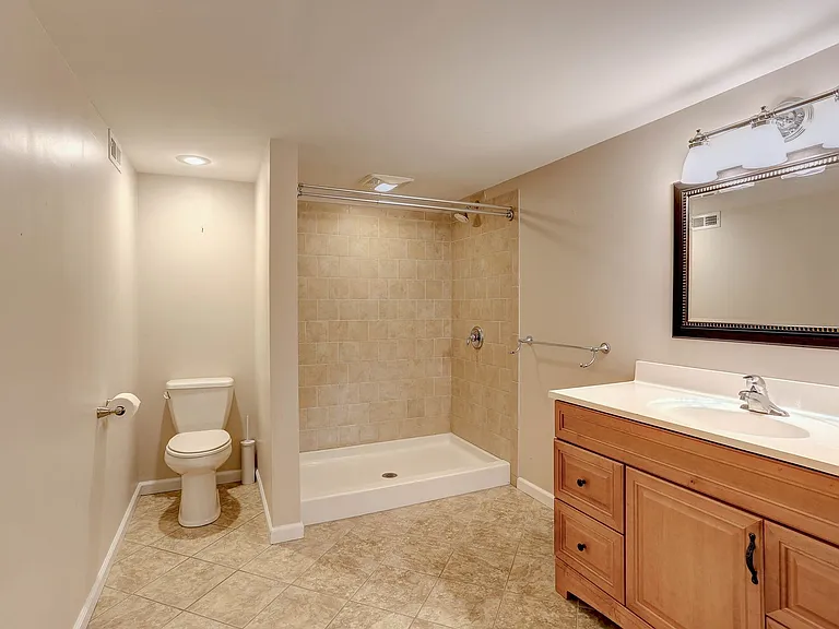 1735 Maple Ave — Photo 24
