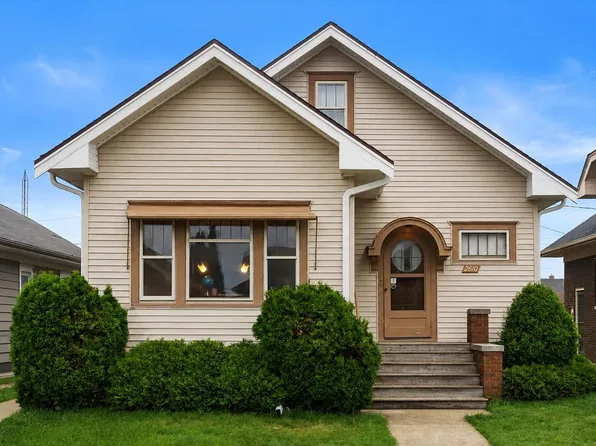 2610 La Salle St, Racine, WI 53402