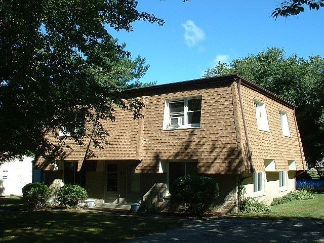 DUPLEX - Side by Side, 2 beds each, $1100/mo. one side, updated