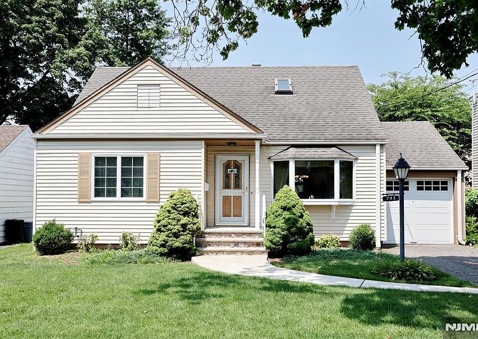 1st image of 743 Palmer Avenue