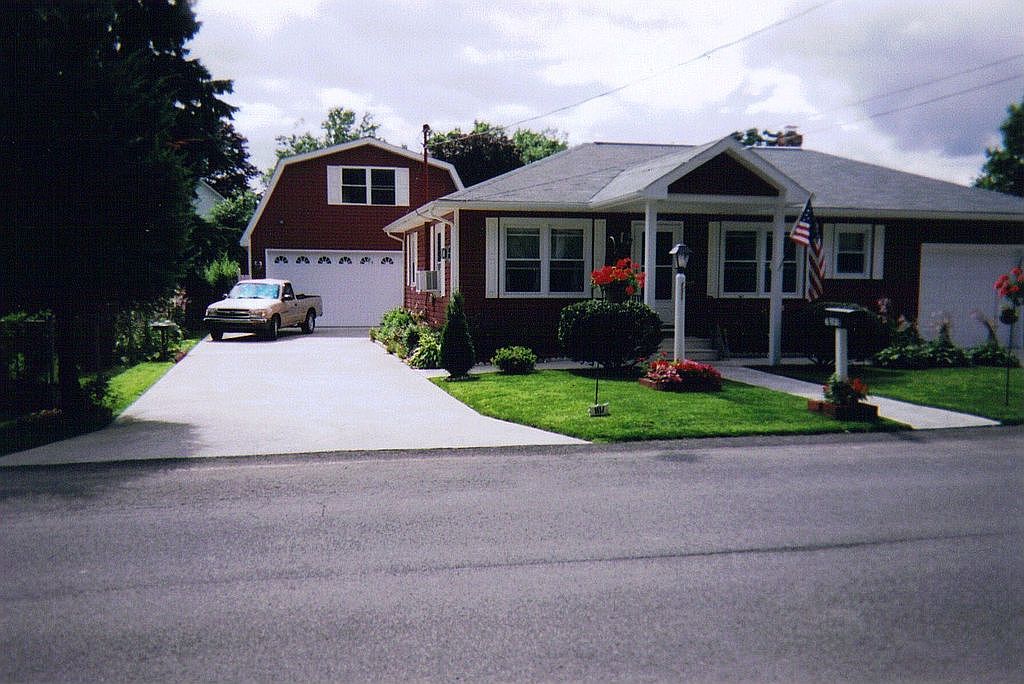 39 Center St, Schaghticoke, NY 12154 Zillow