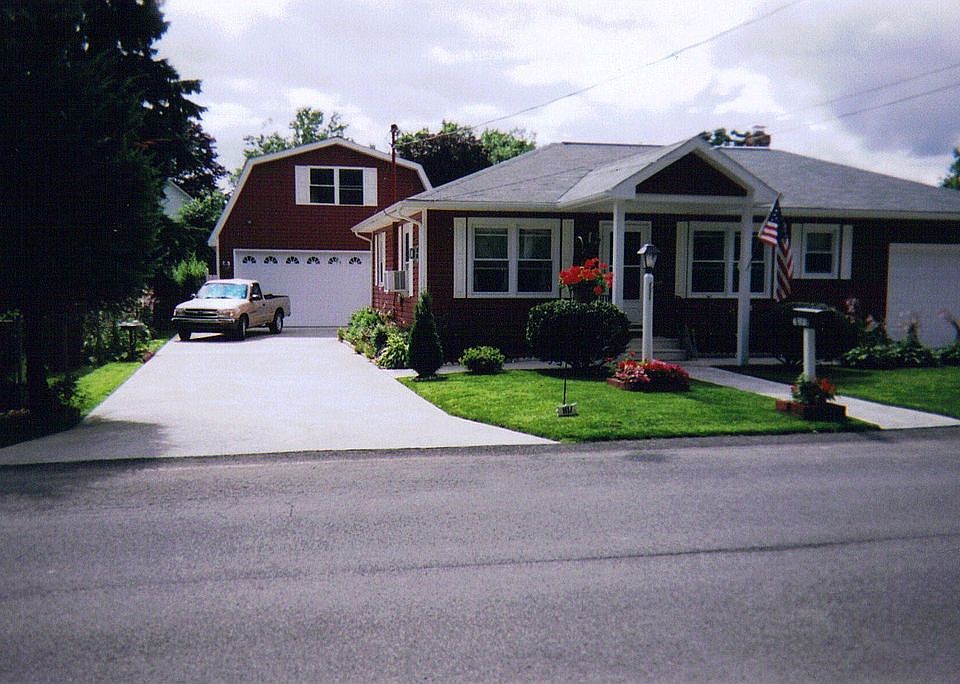 1 bedroom apt above garage