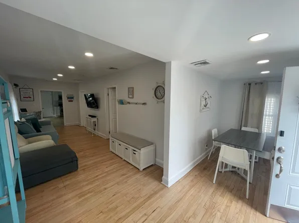 10 George St, East Haven, CT 06512