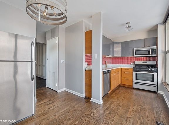 5th image of 3200 N Lake Shore Dr APT 403