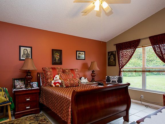 5th image of 565 SW Dalton Cir