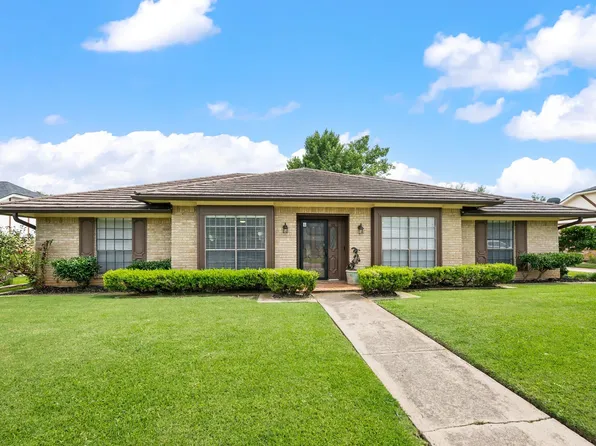 4306 Three Oaks Dr, Arlington, TX 76016