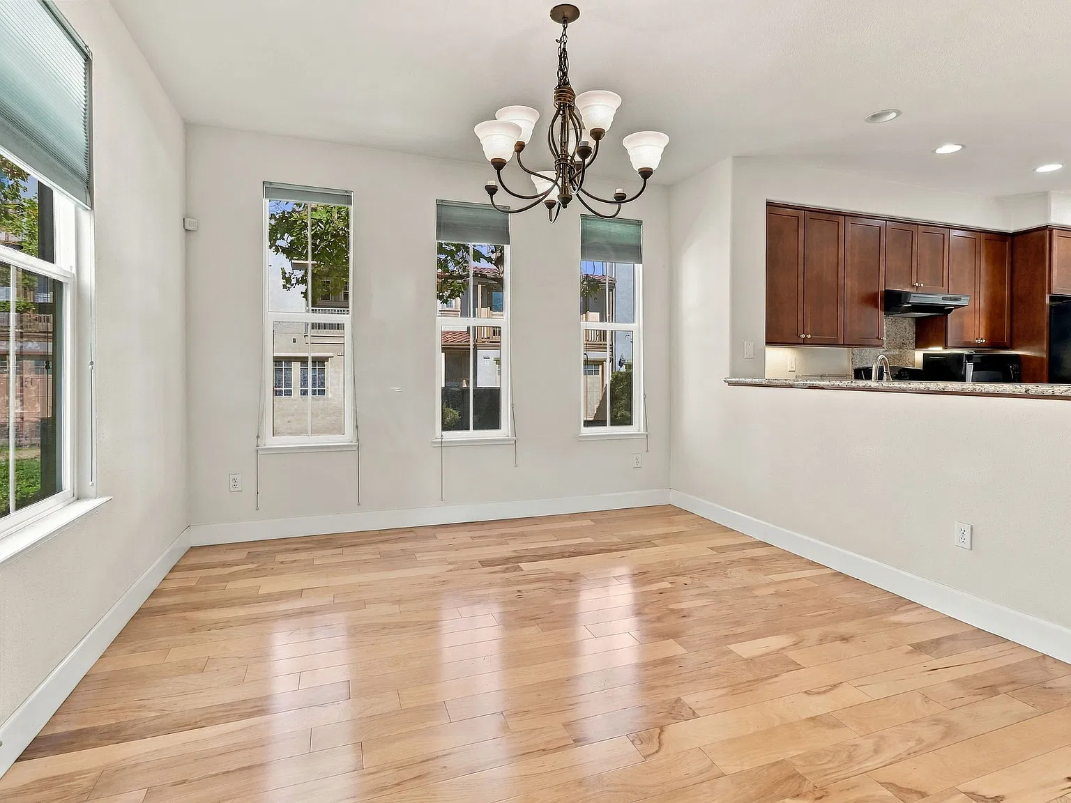 3 bed, 1951 sqft, $5,000 — Photo 4