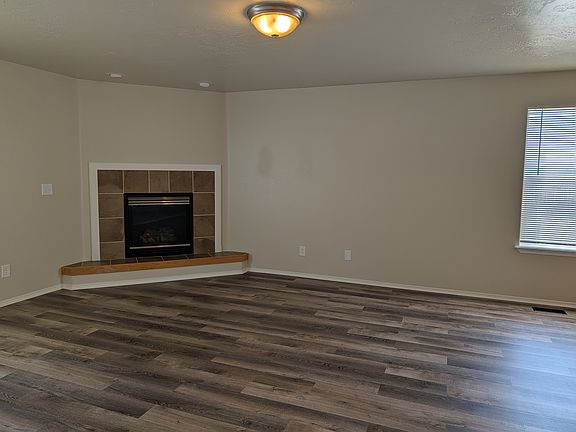 2nd image of 19531 Cumberland Pl