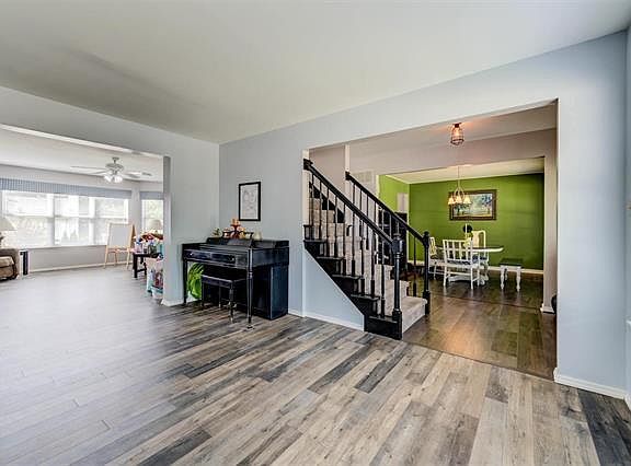4th image of 1220 Riverwood Place Dr