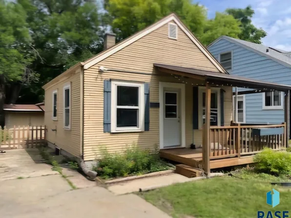 1902 S Prairie Ave, Sioux Falls, SD 57105