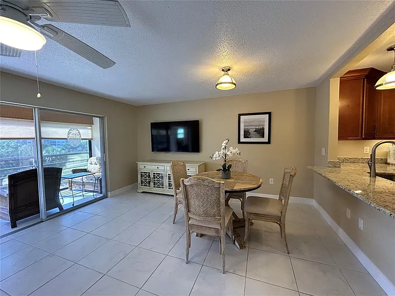4040 Ironwood Cir #404F — Photo 6
