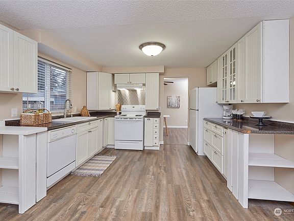 5th image of 3136 SE Beechcrest Court