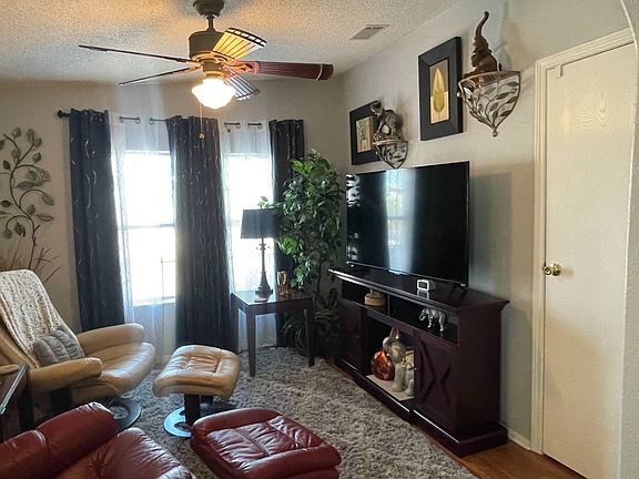 4th image of 2706 Lake Haven Dr